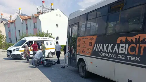 Erzincan'da yolcu midibüsü ile motosikletin karıştığı kazada bir kişi yaralandı