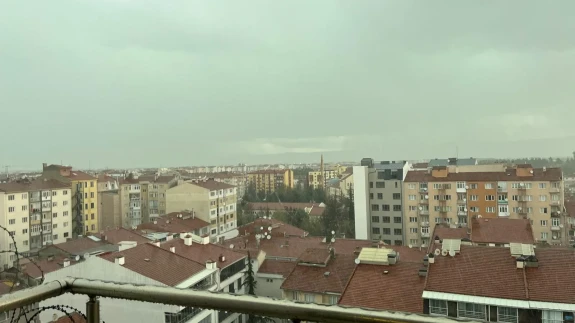 Eskişehir’de Ani Dolu Yağışı Vatandaşları Hazırlıksız Yakaladı