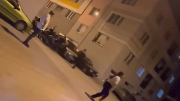 Eskişehir’de sokak ortasında sopalı saldırı: Polis havaya ateş açtı