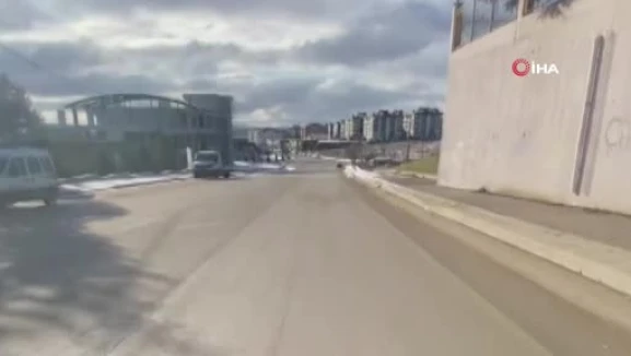 Kask kamerası kaydetti: Olası facia son anda önlendi