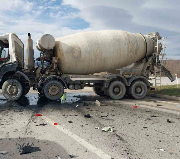 Kütahya’da Beton Mikserleri Çarpıştı: 2 Kişi Yaralandı