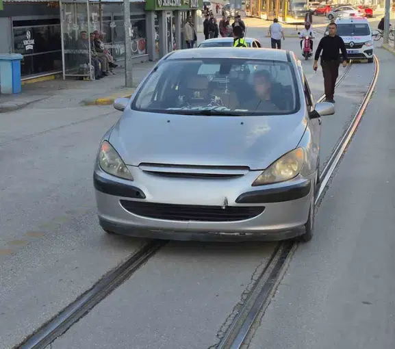 Eskişehir’de Otomobil Yaşlı Kadına Çarptı: 1 Yaralı