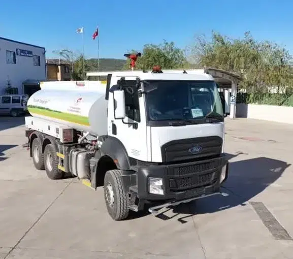 Bilecik İl Özel İdaresi'nin saha gücü 13 bin litrelik yeni tankerle arttı