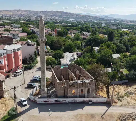 300 yıllık Aksaray Camii kaderine terk edildi: 6 yıldır süren restorasyon belirsizliği
