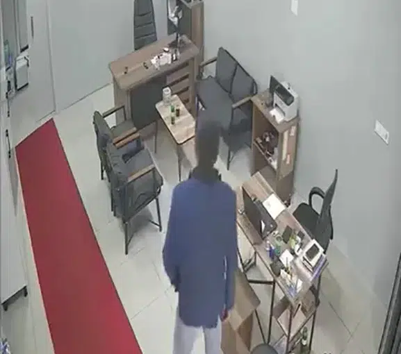 Tamirhanede cep telefonu hırsızlığı kamerada