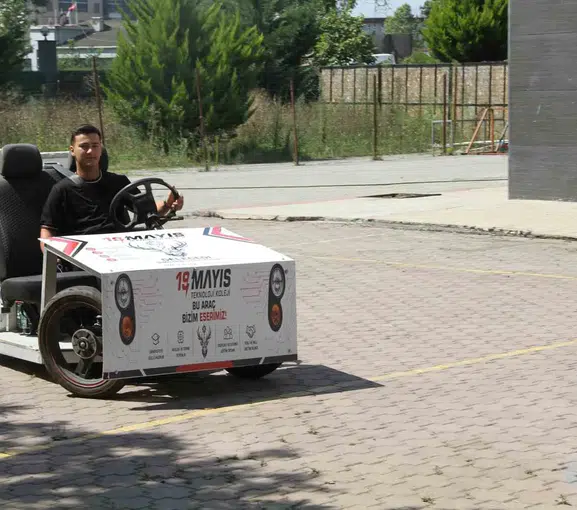 Çarşamba'da öğrenciler hurdayı elektrikli araca dönüştürdü: Yapay zeka hedefi büyük
