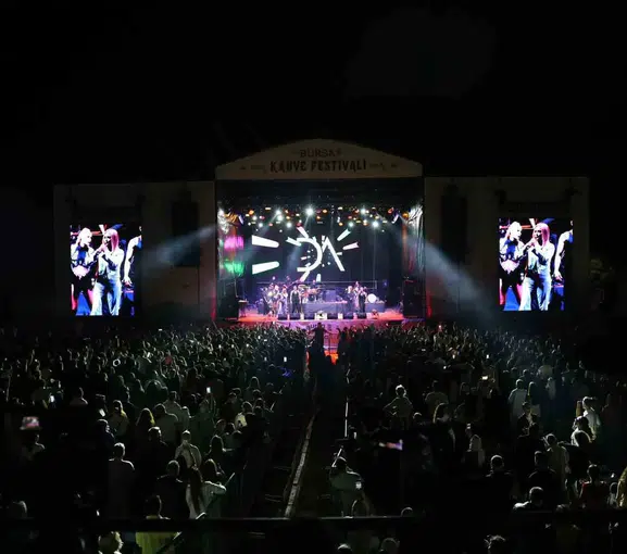 Bursa Kahve Festivali'nde Demet Akalın rüzgarı: Sukaypark'ta unutulmaz hafta sonu