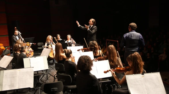 Etkileyici Performans: Senfoni Orkestrası Klasik Müziğin Devlerini Seslendirdi