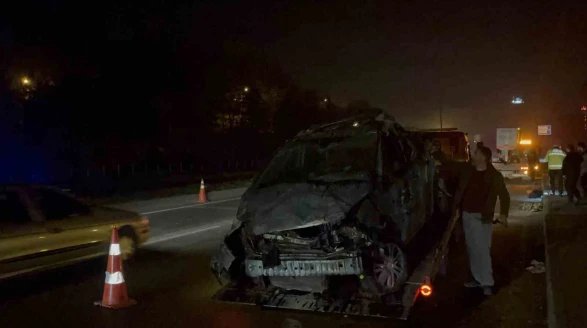 Direğe çarpıp karşı şeride geçen stajyer sürücünün alkollü olduğu öğrenildi