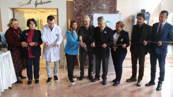 ESOGÜ’de Bağımlılığa Dikkat Çeken Karikatür Sergisi Ziyaretçilerini Bekliyor