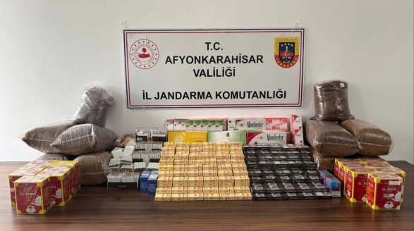 Jandarma ekiplerince yapılan baskında kaçak sigara ve tütün ele geçirildi