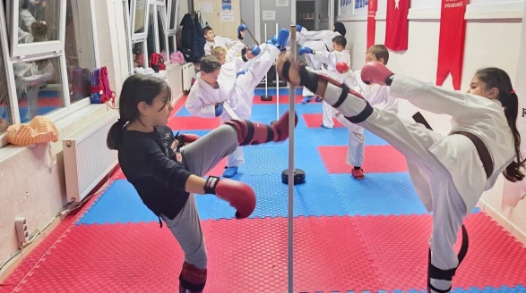 Bilecik’te Spor Okullarında Karate Antrenmanları Devam Ediyor