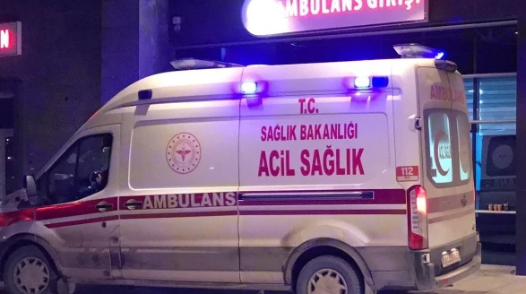 Yolcu otobüsüne arkadan çarpan otomobilde 3 kişi yaralandı