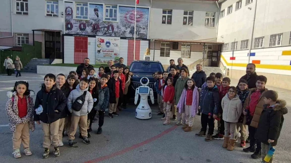 Yerli ve Millî Robot Öğrencilerden Tam Not Aldı