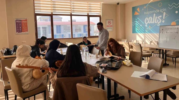 Hızır Bey Yurdu’nda Bağlama Kursu Keyifli Anlara Sahne Oldu