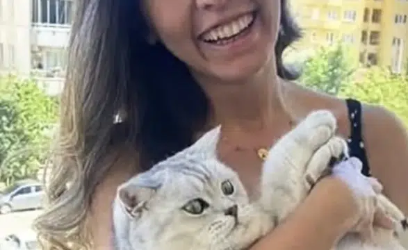 Denizli'de yaya geçidinde otomobil çarpması: Genç kadın hastanede yaşamını yitirdi