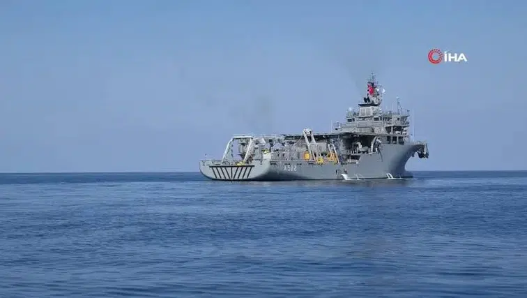 TCG alemdar, filo jet enkazında arama yapıyor