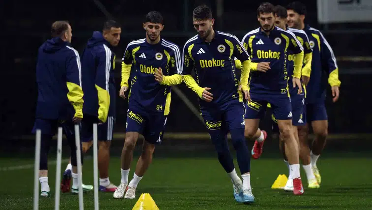 Fenerbahçe'de Göztepe mesaisi bitti: Dirk Kuyt yönetiminde kritik hazırlıklar tamamlandı