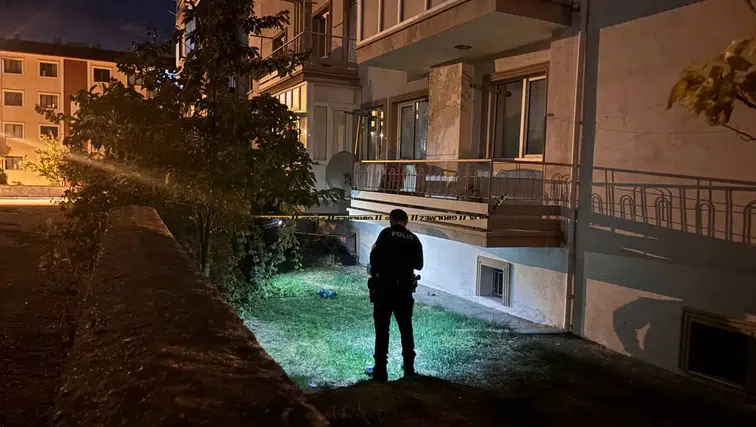 Erzincan'da 4. kattan düşen yaşlı kadın hastanede hayatını kaybetti
