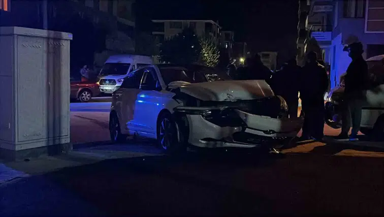 Çorum'da Selçuk Caddesi'nde trafik kazası: 4 kişi hastanelik oldu