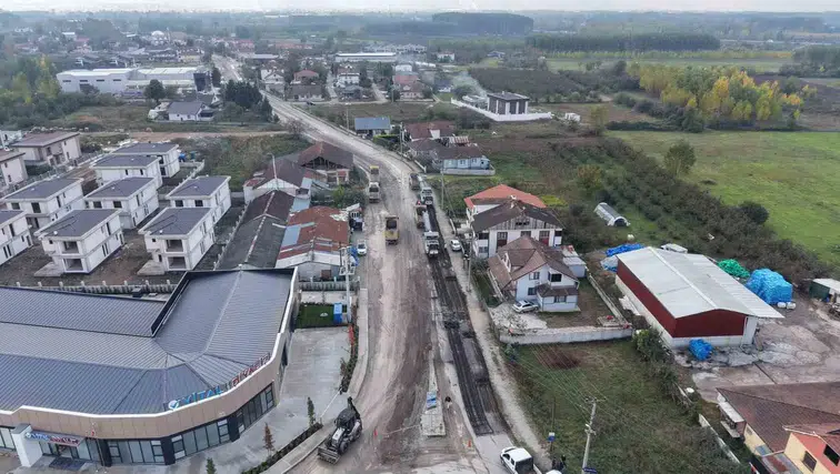 Düzce'de ulaşımı etkileyen asfalt mesaisi: Gazhane Caddesi'nde kritik güzergah kapandı