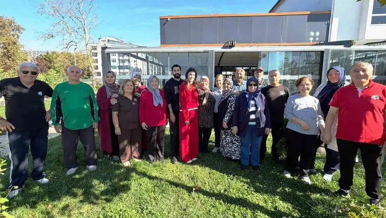 Körfez'de 60 yaş üstü vatandaşlar için hareketli ve sosyal bir yaşam dönemi başladı