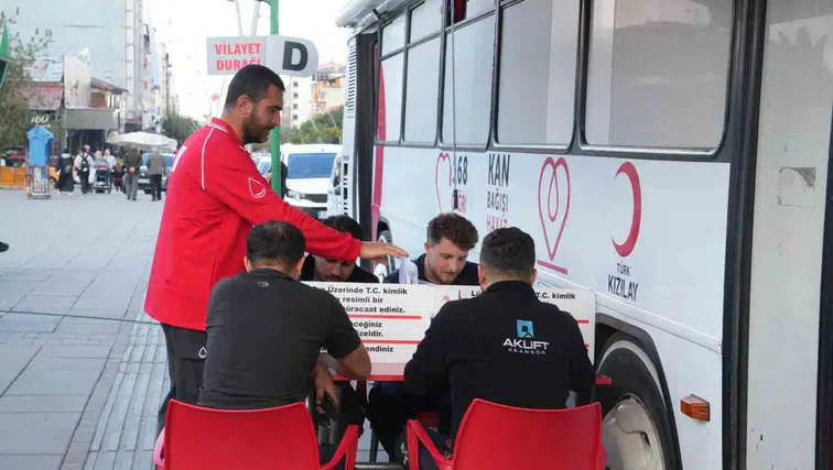 Muş'ta kan stokları için seferberlik çağrısı: Bağış noktalarında beklenen yoğunluk oluşmadı