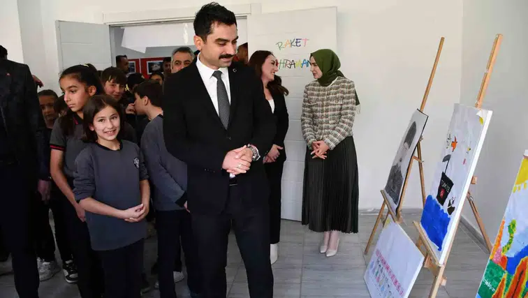 Beytüşşebap'ta Cumhuriyet coşkusu öğrencilerin gözünden sergileniyor
