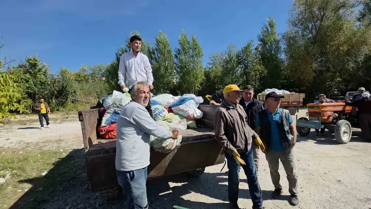 Domaniçli ceviz üreticisi kooperatif ve tesis yokluğu nedeniyle değer kaybı yaşıyor