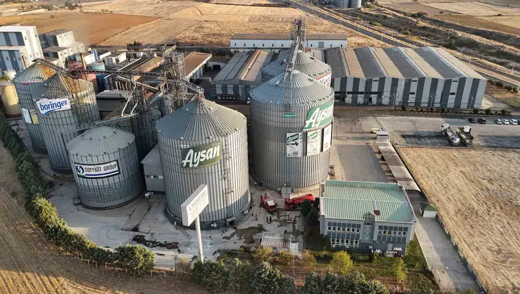 Edirne'deki yağ fabrikasında ayçiçeği silosu alevlere teslim oldu