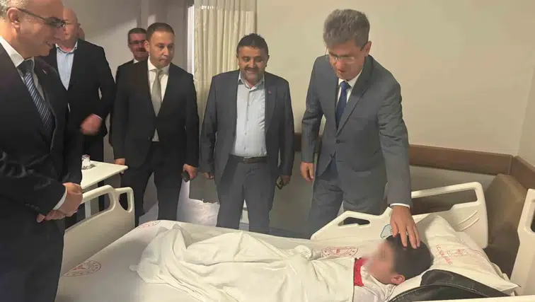 Görele'de öğrenci servisi devrildi: 5 öğrenci hastaneye kaldırıldı