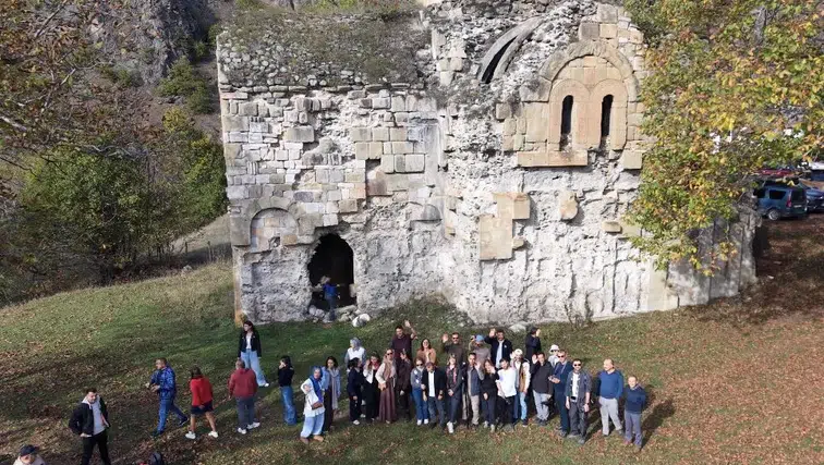 Ardanuç'un saklı sonbahar rotaları sosyal medya ile dünyaya açılıyor