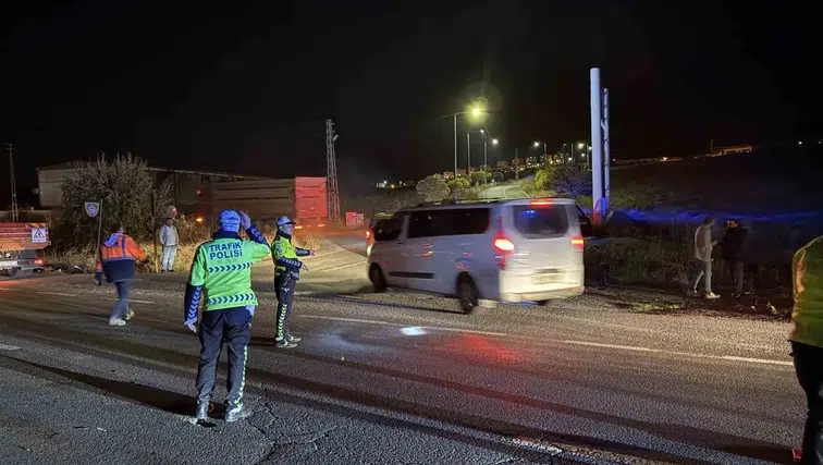 Kayseri'de feci kaza: İki otomobil çarpıştı, üç kişi yaşamını yitirdi