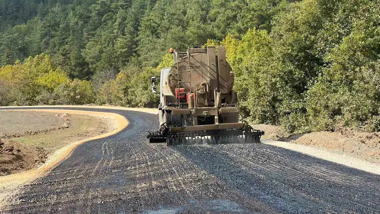 Osmangazi'de ulaşım seferberliği: 10 kilometrelik güzergah genişletilerek yenilendi