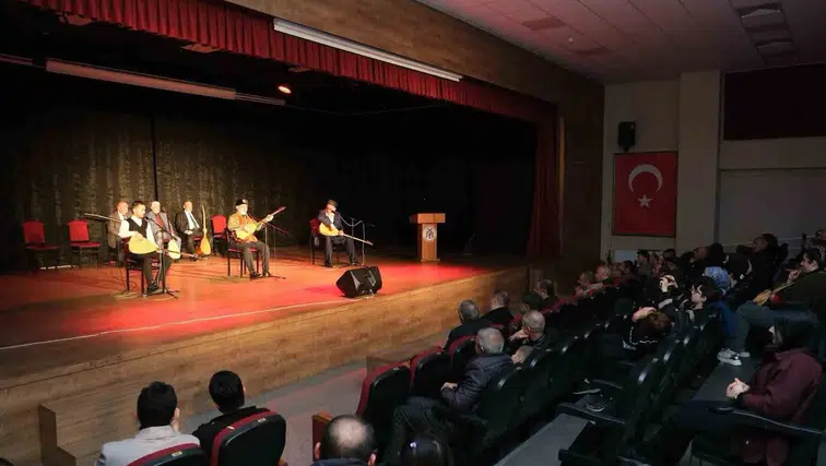 Erzincan'da aşıklık geleneği saz ve sözün gücüyle yeniden hayat buldu