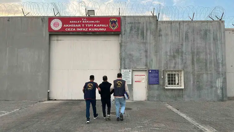Akhisar'da uzun süredir aranan firari hükümlü 79 yıla yakın hapis cezasıyla yakalandı