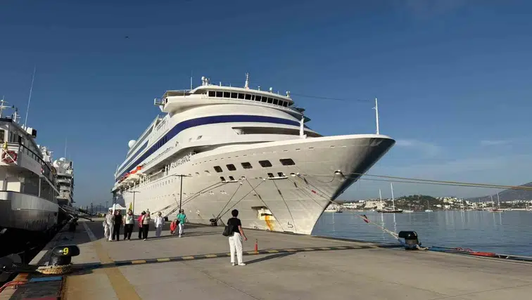 Bodrum limanında kruvaziyer hareketliliği: Üç gemiyle 650 turist geldi