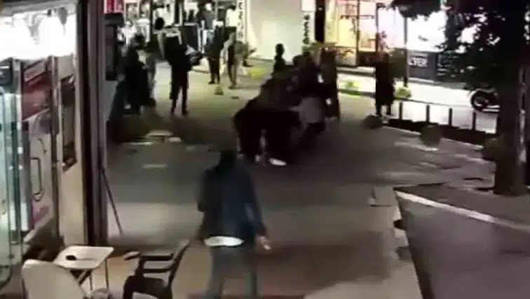 Okul kavgası caddeye taştı: İki anne ve çocukları arasında şiddetli arbede