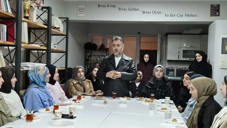 Bayburt İl Müftüsü Bektaş gençlerle hadislerin ışığında buluştu
