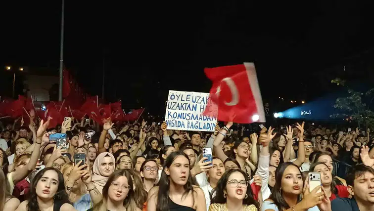 Edirne 30 Ağustos Zafer Bayramı'nı Göksel'in Sahne Performansıyla Kutladı