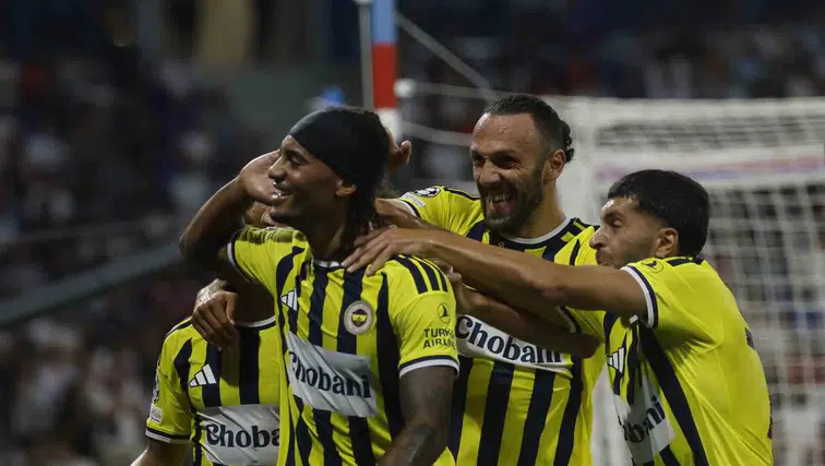 Fenerbahçe, Lyon'u deplasmanda devirerek Şampiyonlar Ligi'ne döndü