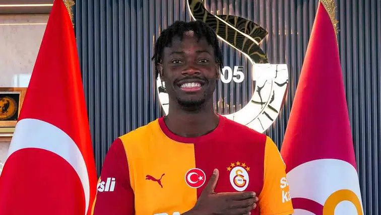 Galatasaray'ın yeni savunma kozu Bitshiabu'dan iddialı mesaj: Büyük zaferler bizi bekliyor