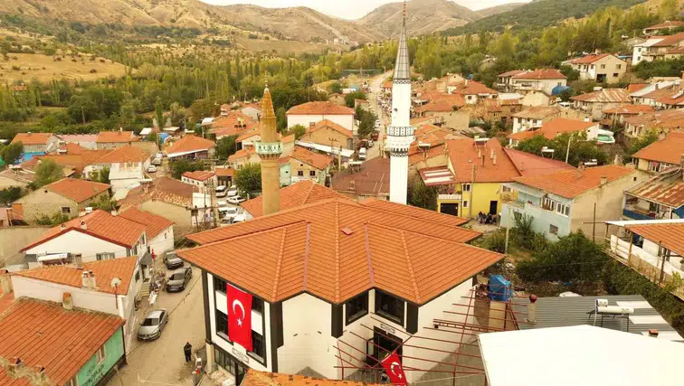 Başören Köyü'nde imece usulü tamamlanan cami dualarla kapılarını açtı