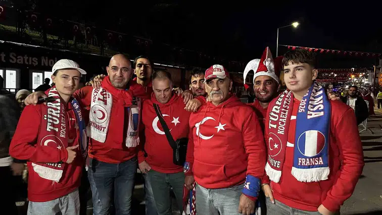 Kocaeli'de milli heyecan: Fransa maçı öncesi tribünlerde dev buluşma