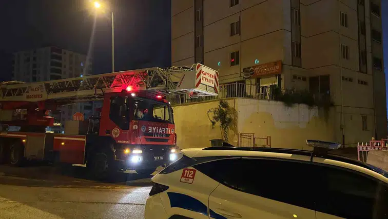 Talas'ta 10 katlı binayı dumanlar sardı: Elektrik arızası korkuttu