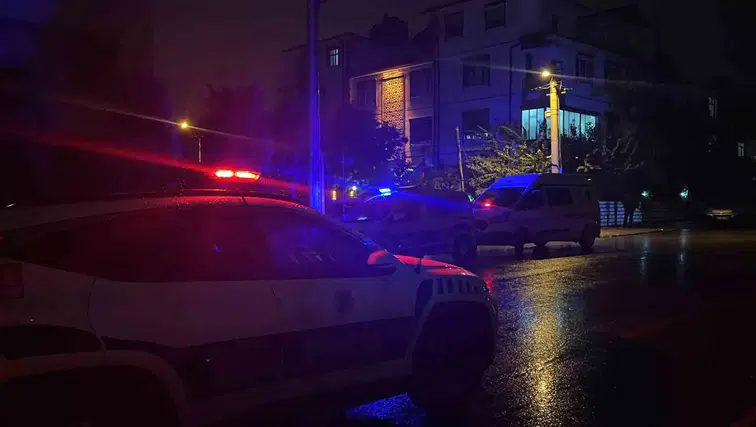 Konya'da komşular arası tartışma: 15 yaşındaki çocuk silahla vuruldu