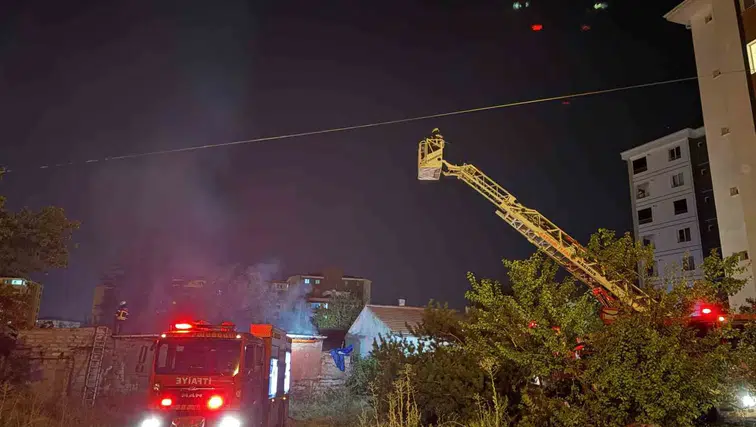 Melikgazi'de müstakil ev alevlere teslim oldu: Can kaybı yaşanmaması tek teselli