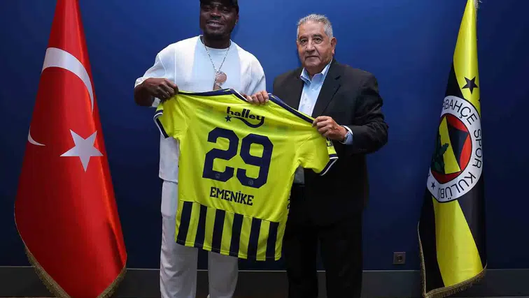 Emmanuel Emenike’den Fenerbahçe’ye duygusal dönüş: Eski yuvada hasret giderdi