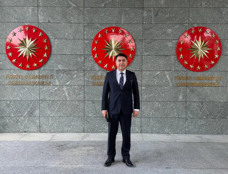 Gök Kubbenin Altındaki On Altı Yıldız: Cumhurbaşkanlığı Forsuna Bakmak