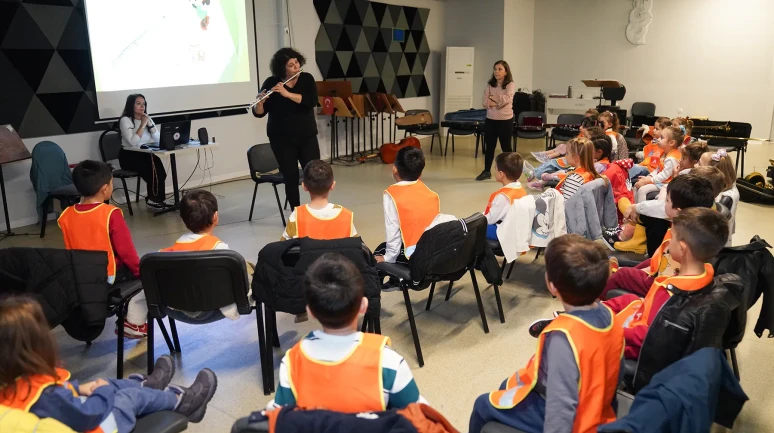 Tepebaşı Çocuk Senfoni Orkestrası Çocuklara Müziği Sevdiriyor